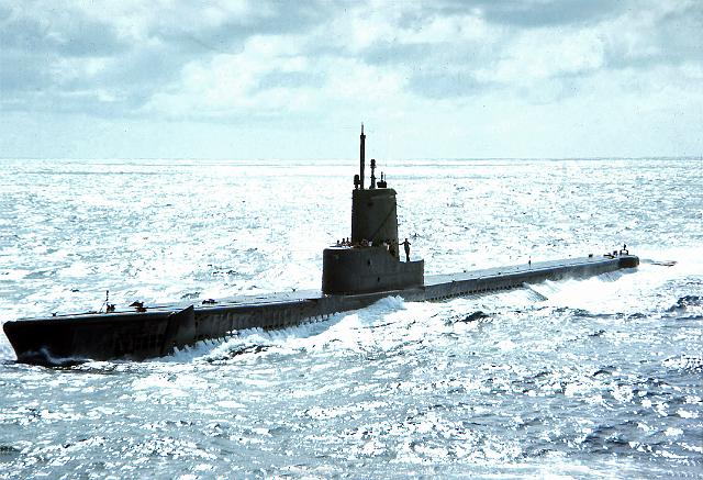 S19651114034.JPG - USS SPINAX (SS-489)ALONGSIDE FOR MAIL CALL-13 NOV 1965